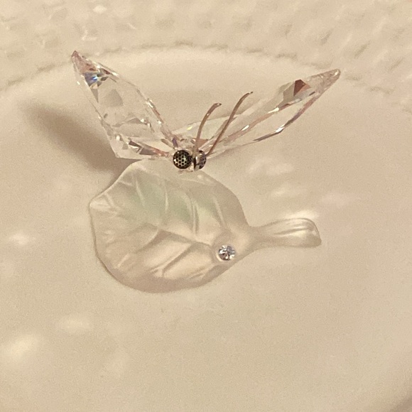 Swarovski Crystal ~ Butterfly on a Leaf w/box & certificate booklet (EUC!) - Picture 3 of 12